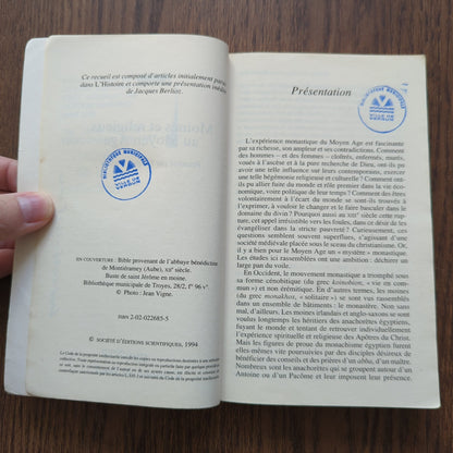 Moines et religieux au Moyen Âge